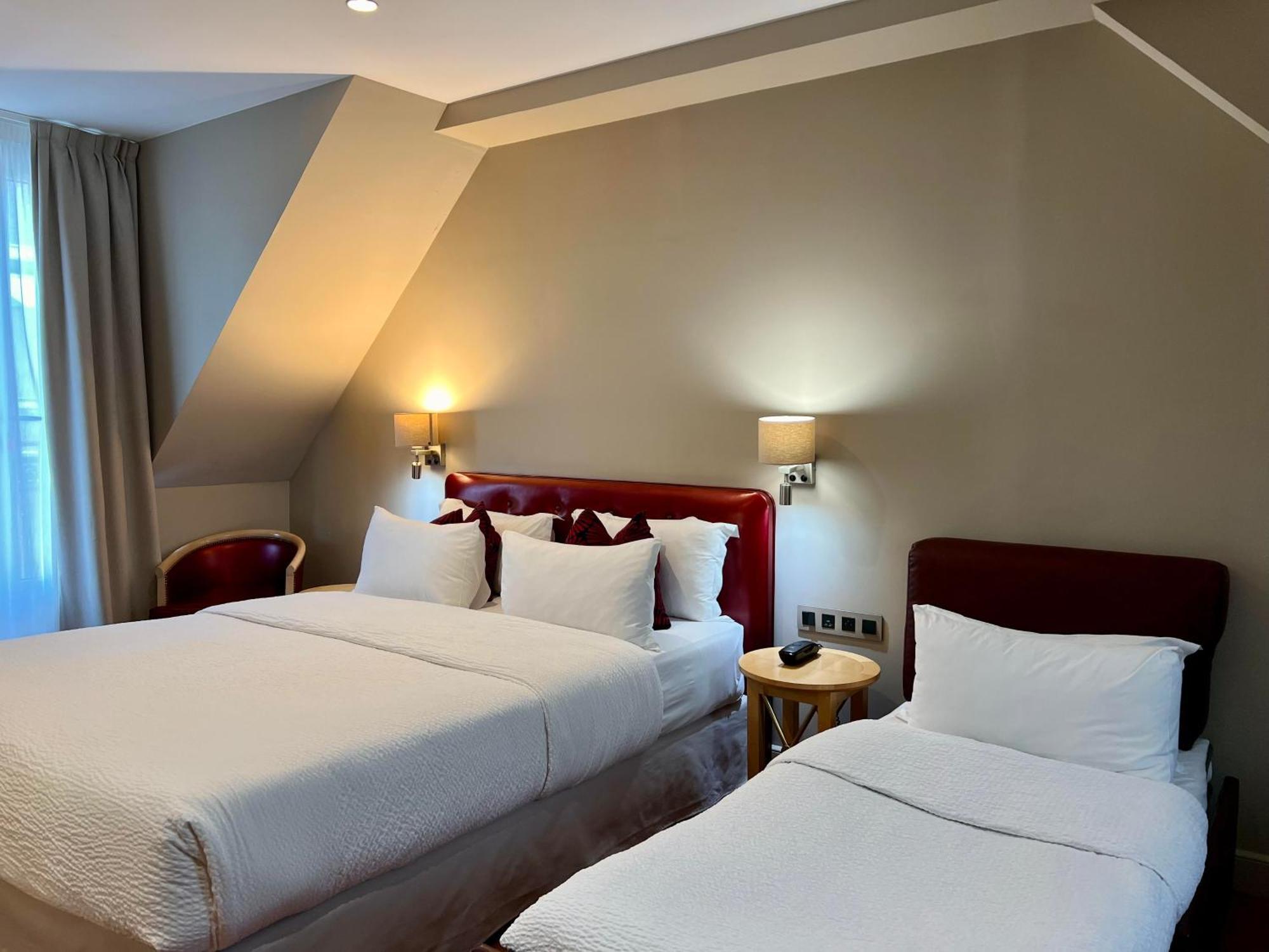 Hotel Central Saint Germain Париж Стая снимка
